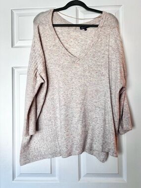 Cozy V-Neck Oversized Sweater in Heathered Blush with Detailing of Coloring